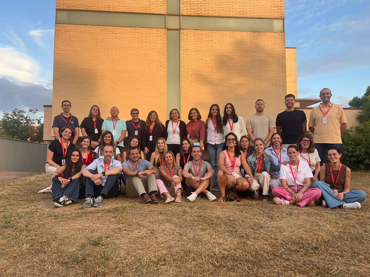 AgustinosGuadal's tweet image. ¡Con ilusión iniciamos el curso de formación para los nuevos docentes de la #RedEducar!
Este fin de semana, nos unimos a otros centros para compartir valores, misión y comunidad 💛📚

¡Bienvenidos a la gran #FamiliaAgustiniana! ✨

#FormaciónDocente #EducaciónConValores