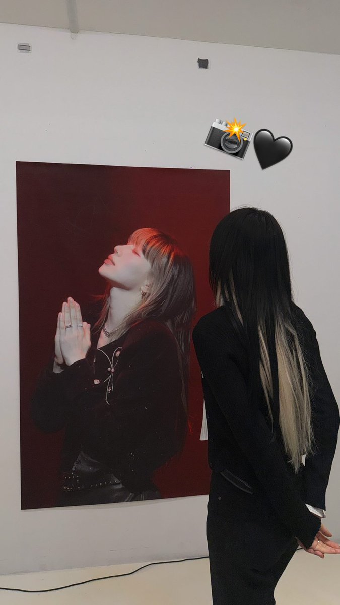 guhyeonni's tweet photo. The queen pauses to admire the masterpiece that is herself๐ธ๐ป
#HappyBADADay
#BadaLeeTurns3
#badalee #๋ฐ๋ค https://t.co/hKqjIs2rwZ