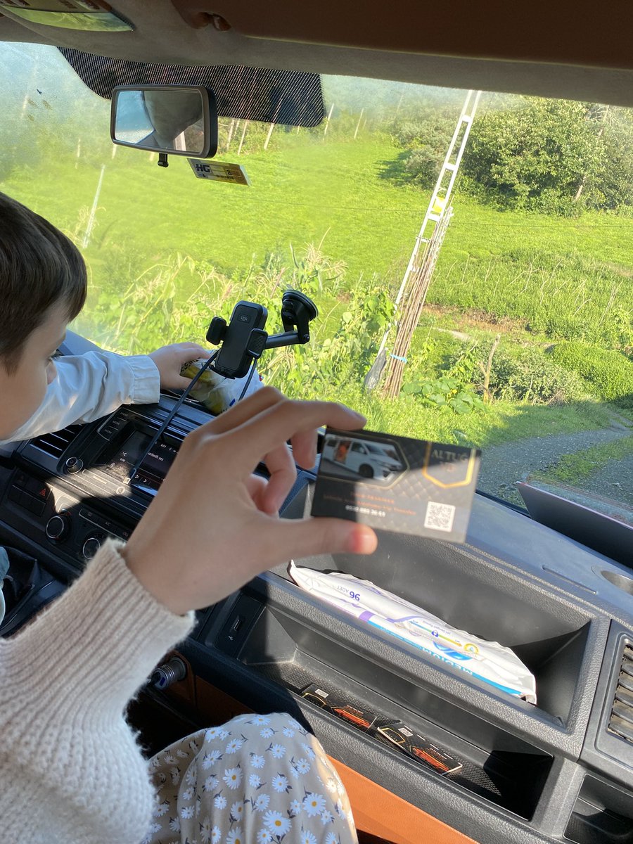 Yine bir gün köyden iniyoruz