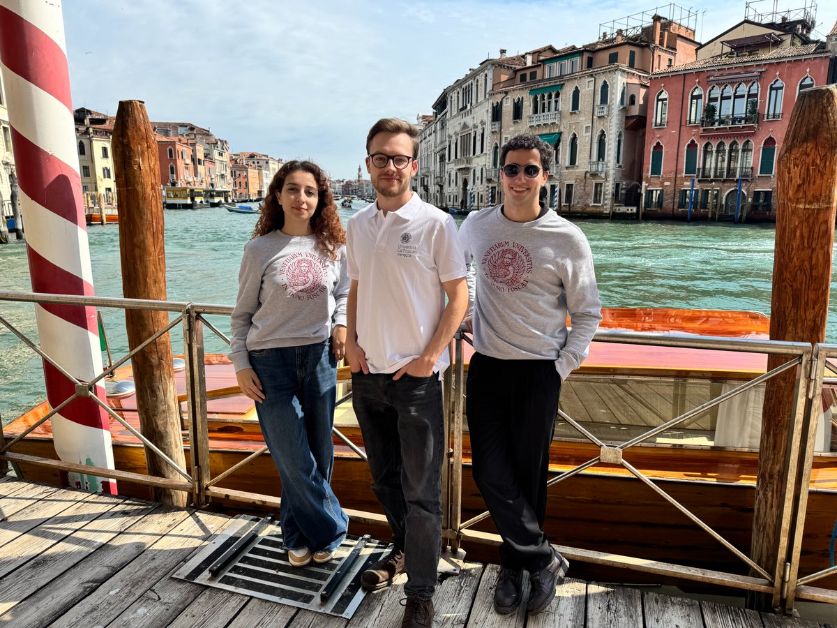 ✨  Passeggiate tra i canali di Venezia, risate tra amici e il comfort delle felpe e delle polo Ca’ Foscari.

Ca' Foscari Shop🛍️ è pronto ad accompagnarti per una lezione, una pausa o una passeggiata per Venezia → cafoscarishop.it