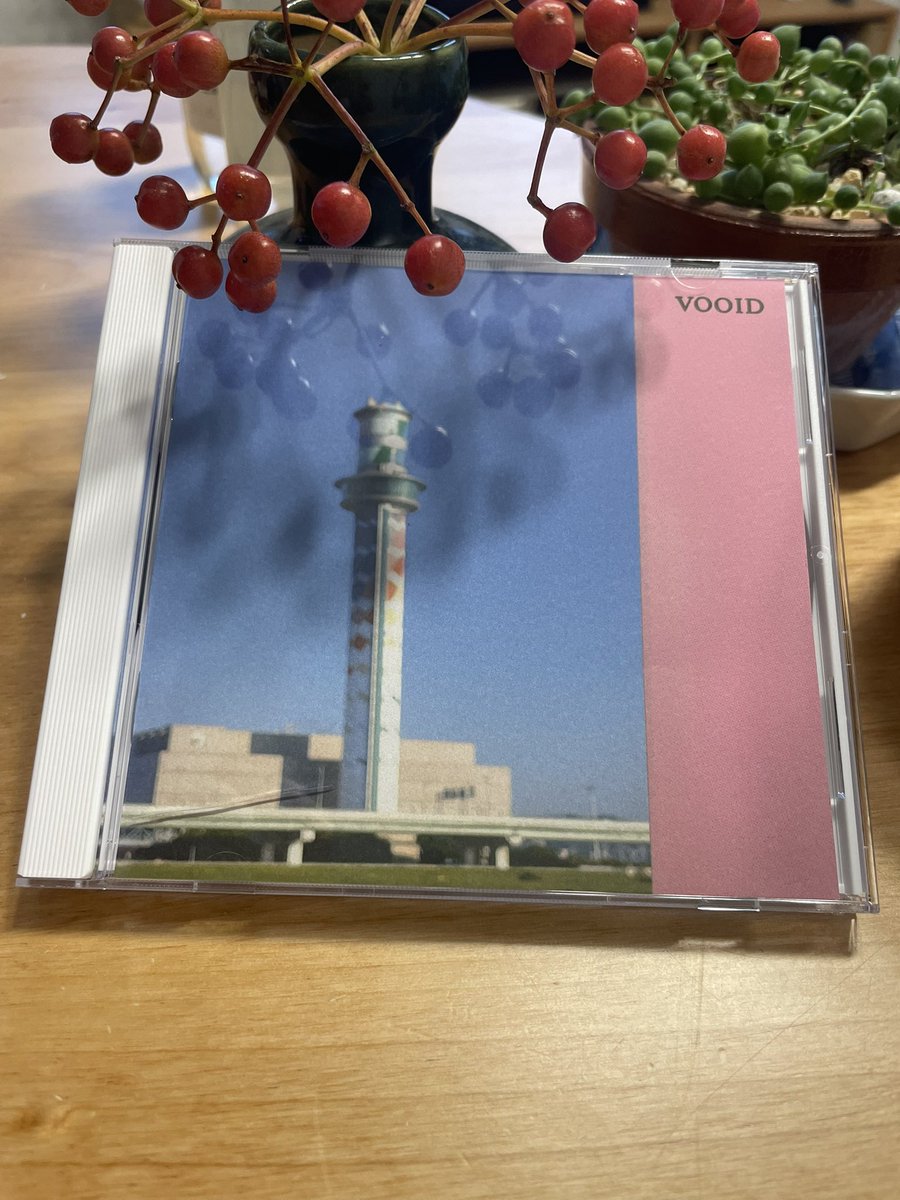 Perfume観に東京に来てる台湾の友人にVOOIDの新作のCDもらった。台湾インディーシーンの裏話をいろいろ聞いた。台湾の若者のあいだでも洋楽離れがすすんでるっぽい
