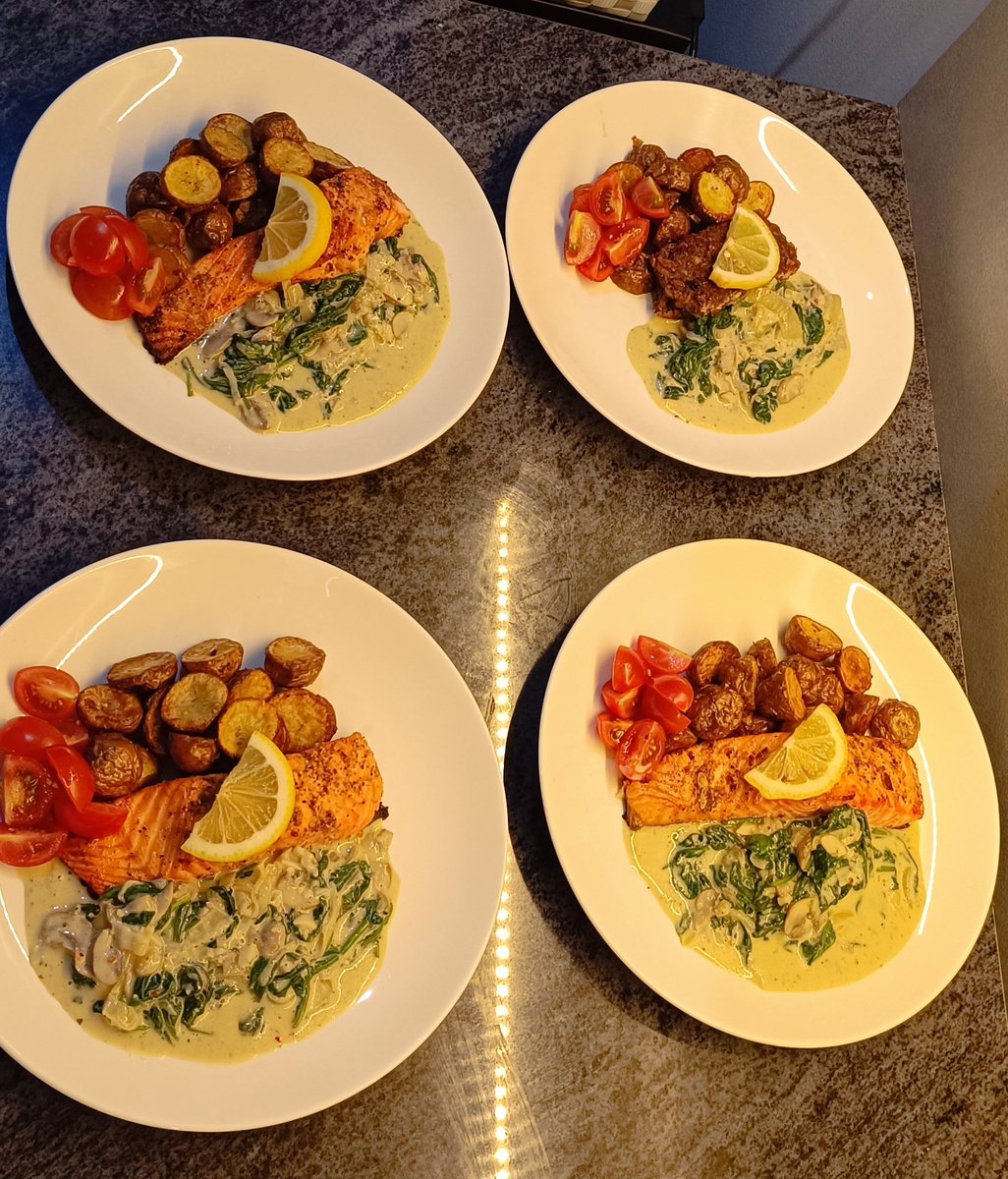 bumbukuning's tweet image. Nothing fancy, just some homey food for my #PrivateChef clients. 

1. Glazed Baked Potato and Shrimp Nicoise Salad
2. Pan Seared Salmon, Baby Potato, and Creamy Spinach Mushrooms
3. Summer Garden Quinoa, Sirloin and Chimicurri
4. Gourmetten, Dutch Christmas Eve Dinning