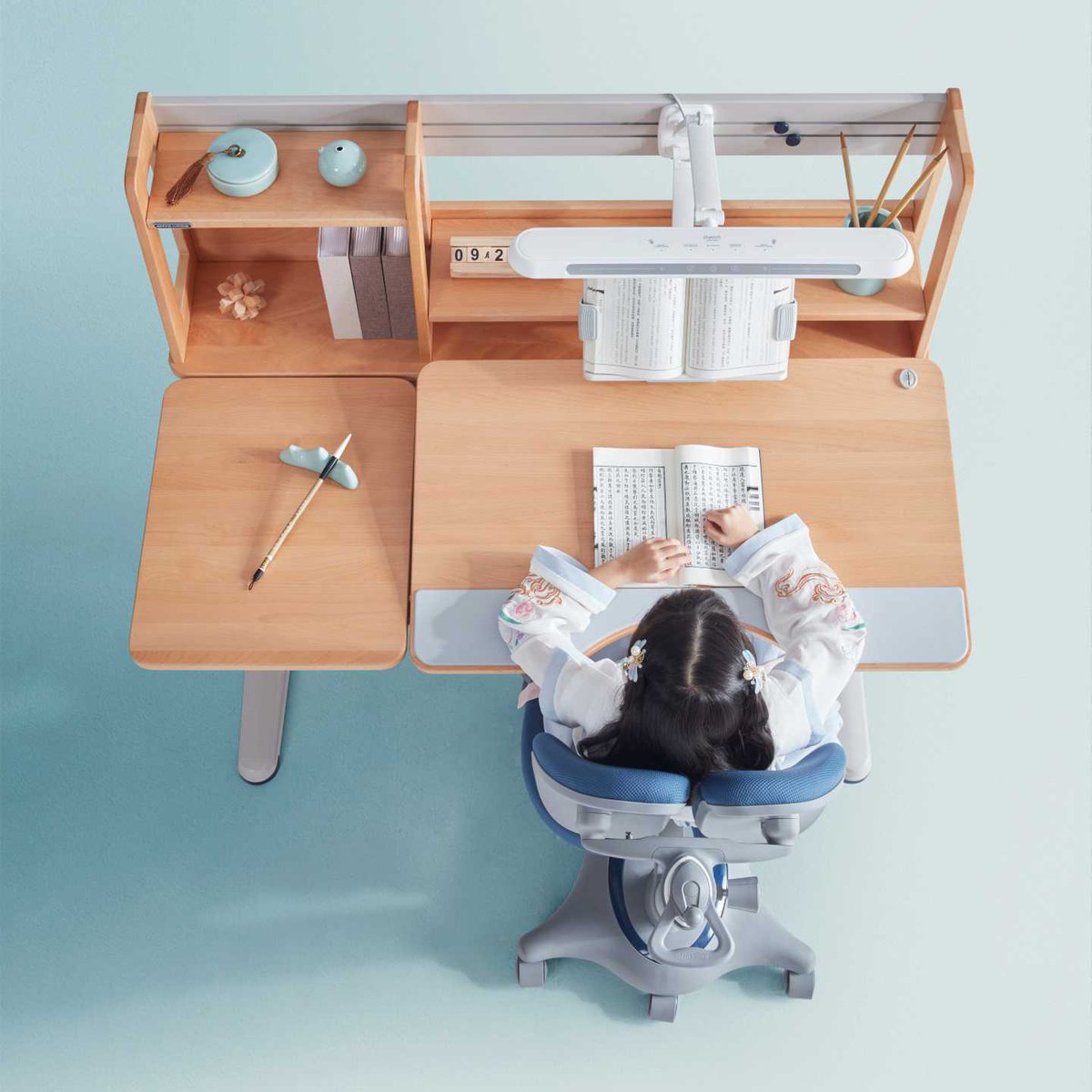 GMYD_2002's tweet image. Introducing our sleek study desk with multi-layer storage shelves, an eye-care lamp, and an easy-to-clean surface. 

Elevate your child&apos;s study experience today! ✨📚 

#StudySmart #HealthyLearning #ChildrensFurniture #FocusOnLearning #OrganizedSpace