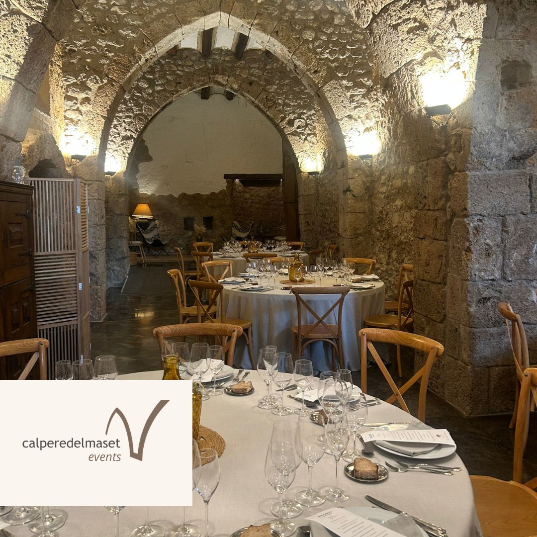 🥂✨ Aquest cap de setmana ha estat intens i ple de bons moments!

Hem tingut la sort de poder cuinar en 3 esdeveniments molt diferents: a unes caves, a una casa rural i a una casa particular. 

📸 Avui us ensenyem l’esdeveniment a <a href="/seguraviudasES/">Segura Viudas</a>, en un entorn immillorable😉