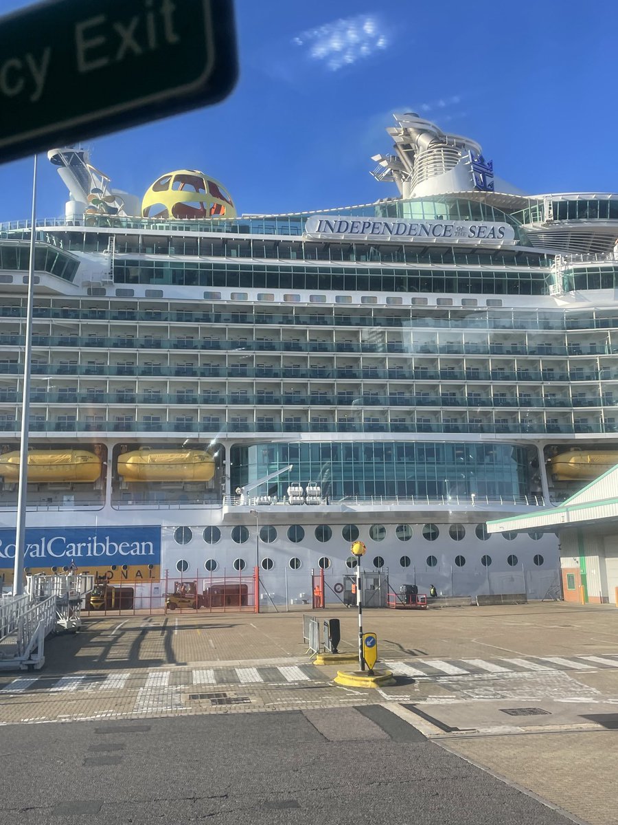 Happy Monday troops 🕺🚢😎🍺🕺🏼😂