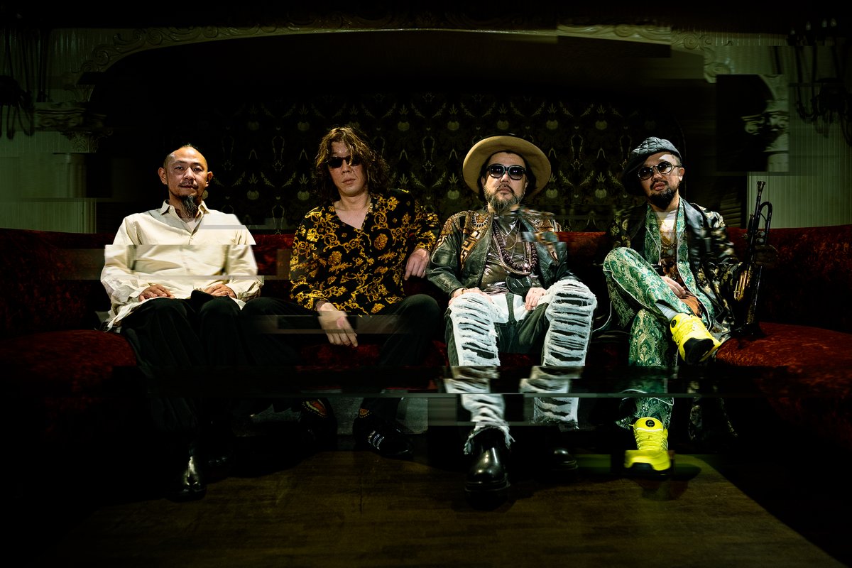 -𝐹𝐸𝐴𝑇𝑈𝑅𝐸𝑆-
SOIL&amp;”PIMP”SESSIONS 
with special guest RYOSUKE NAGAOKA

実力派日本のジャズ・バンドが、日本語で歌うヴォーカリストをフィーチャーし、世界の強豪とどう渡り合うのか？
（text = Shuya Okino <a href="/shuyakyotojazz/">Shuya Okino</a>）

✍️Read now
bluenotejazzfestival.jp/features/featu…

photo by Tsuneo Koga