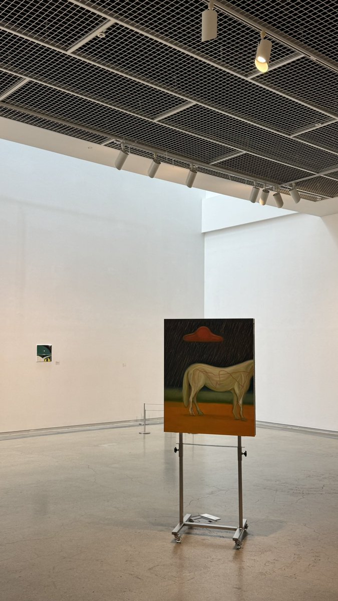 한 달에 한 번씩 가족끼리 놀러다니는 날 만들었고 오늘은 헤이리 다녀왔다 월요일에 닫는 곳들이 많긴 하지만 오히려 한적해서 좋았음