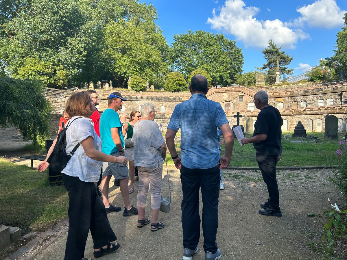 Thurs 25 Sept -5.30-7.30 pm. An introduction to both Warstone Lane &amp; Key Hill Cemeteries at Dusk.
 Thurs 25 Sept -5.30-7.30 pm. 
eventbrite.co.uk/e/an-introduct…