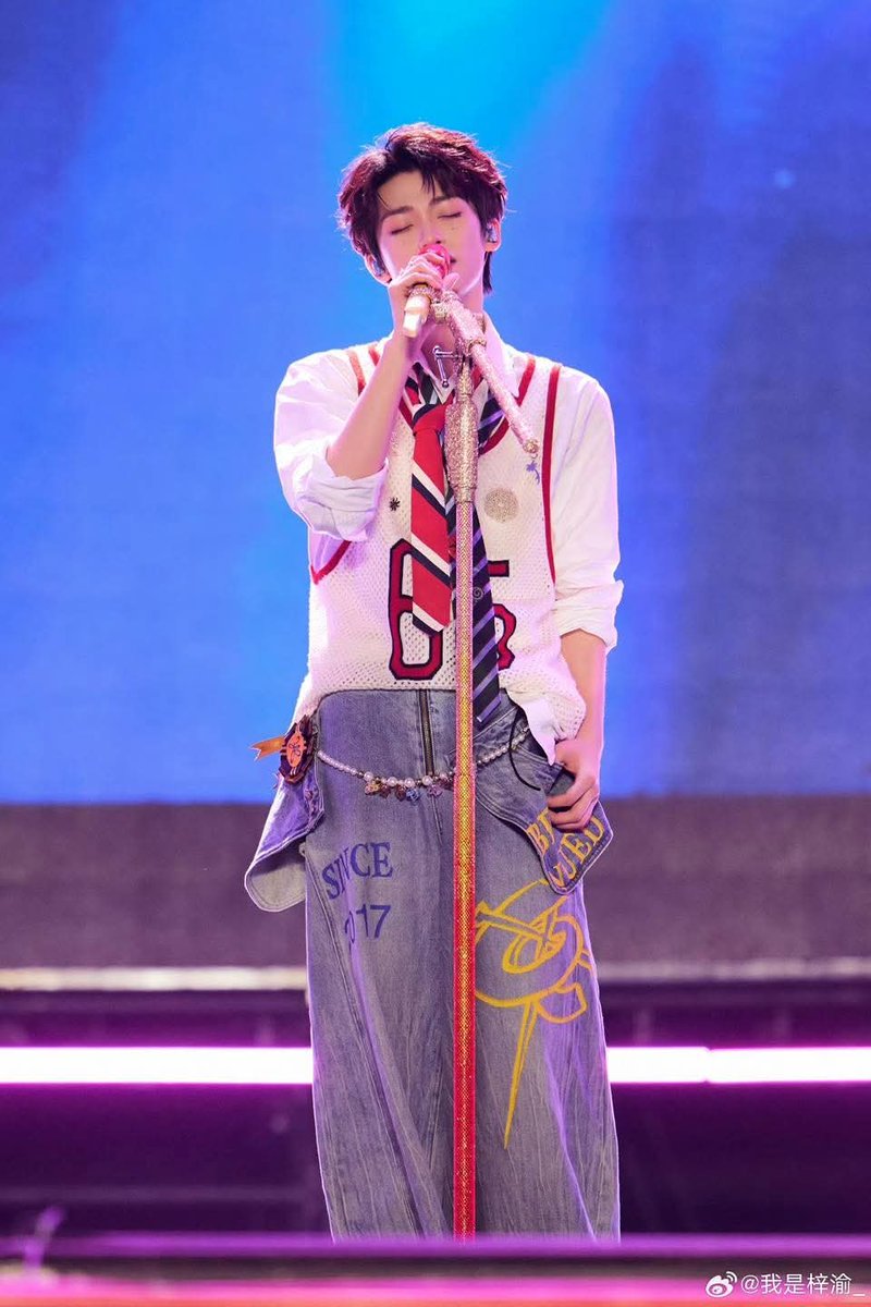 𝐄𝐧𝐜𝐡𝐚𝐧𝐭𝐢𝐧𝐠 𝐙𝐈𝐘𝐔 (梓渝) tweet media