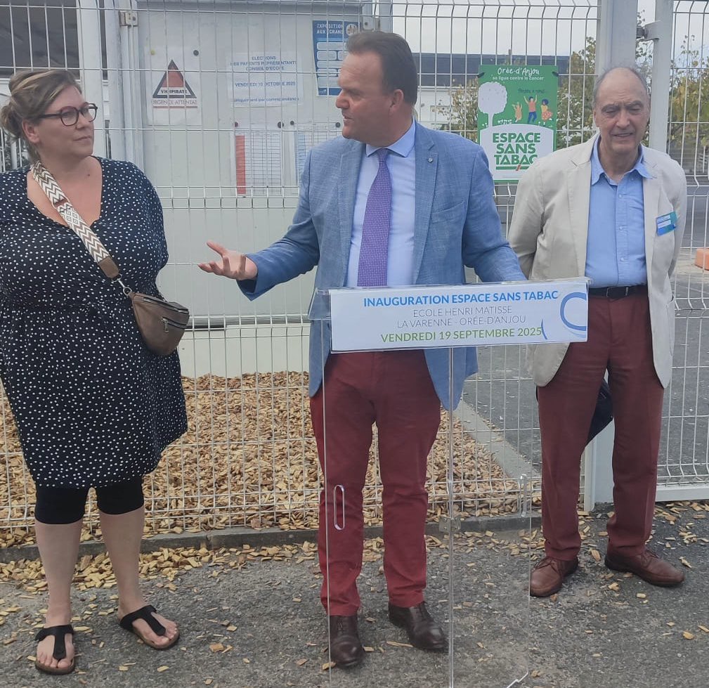 À la veille d’octobre rose, la Commune d'Orée-d'Anjou a officialisé la création des espaces sans tabac autour de ses 8 écoles publiques - une initiative des parents et enseignants co construite avec les élus et les enfants ! <a href="/LigueCancer49/">Ligue contre le Cancer de Maine-et-Loire</a>