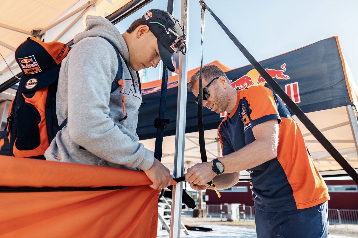OfficialW2RC's tweet photo. Back to school, summer break over. 🎒

📸 A.S.O. | @_edophoto @dppiimages @helena_clancy
#W2RC #FIA #FIM #RallyRaidPortugal https://t.co/AVQCznsAAv