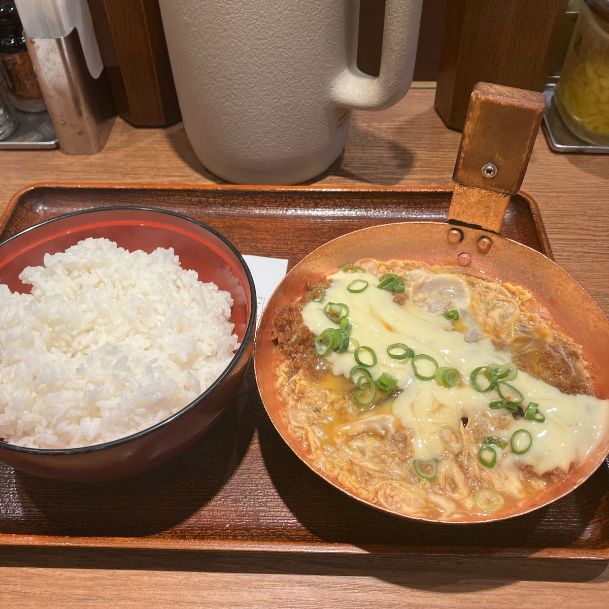 野暮用で鶴橋に行き、そのまま上本町へ。上本町来たらここのカツ丼食うしかないꉂ🤣𐤔