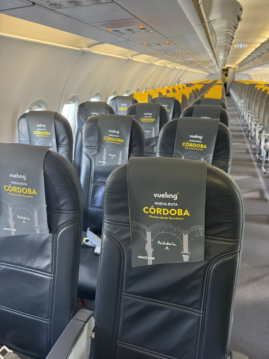 Hoy uno de los aviones basados en SCQ de <a href="/vueling/">Vueling Airlines</a> lleva la promoción de Córdoba 🤩<a href="/PLATAFORMAODB/">Aeropuerto de Córdoba ODB</a>