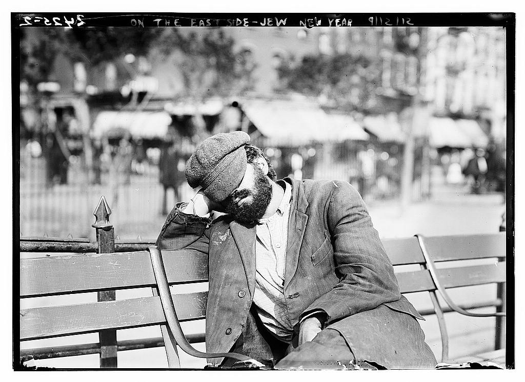 4/ More #Roshhashana in New York from my photos.  And what do you do after all that praying and holiday meals? A "good shluff (nap)."