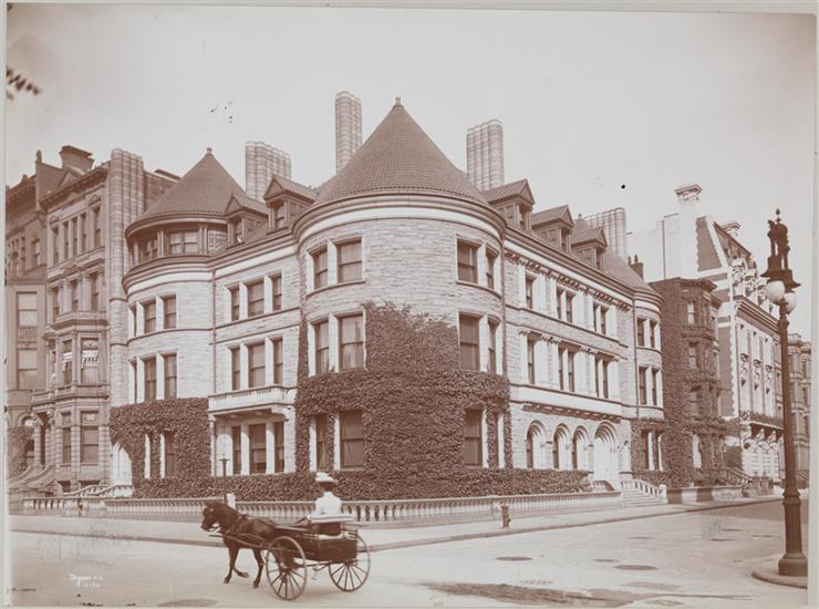 A Gilded Age sugar baron and his wife build a Fifth Avenue "house of fantasy" for their family and stunning art collection ephemeralnewyork.wordpress.com/2025/09/22/a-g…