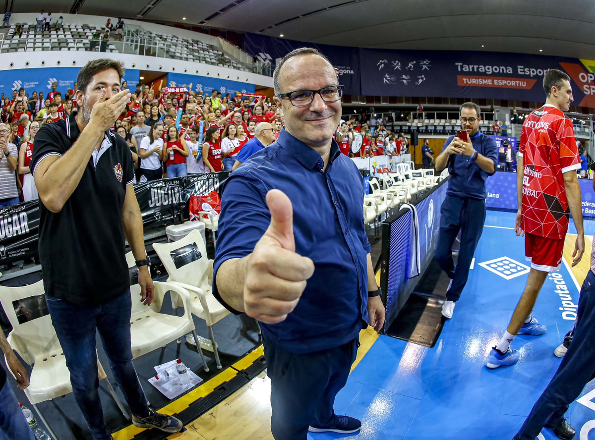 🏆 CAMPIONS de la #LligaCAT!
🙌🏻 Gràcies a l’afició i a l’equip. ❤️ Enhorabona a tots! #SOMHIManresa 
📸 Joaquim Alberch