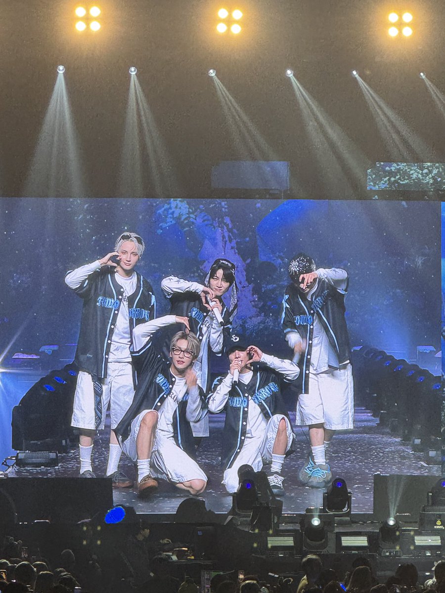 my five 

#TXT_IN_ROSEMONT 
#TXT_TOUR_ACTTOMORROW