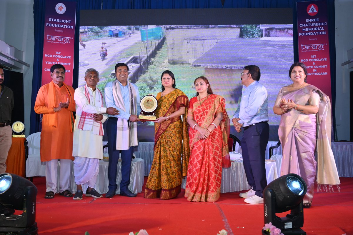 Starlightfo_'s tweet photo. 🏆✨ Honoring true change-makers!
Chhattisgarh Champions of Change 2025 — the state’s biggest recognition for NGOs &amp; VOs driving impact in Women Empowerment, Elderly Care, Education, Healthcare &amp; Environmental Sustainability. 🌍💫

#ChampionsOfChange #Tarang5_0 #SocialImpact https://t.co/wmUz4xEZII