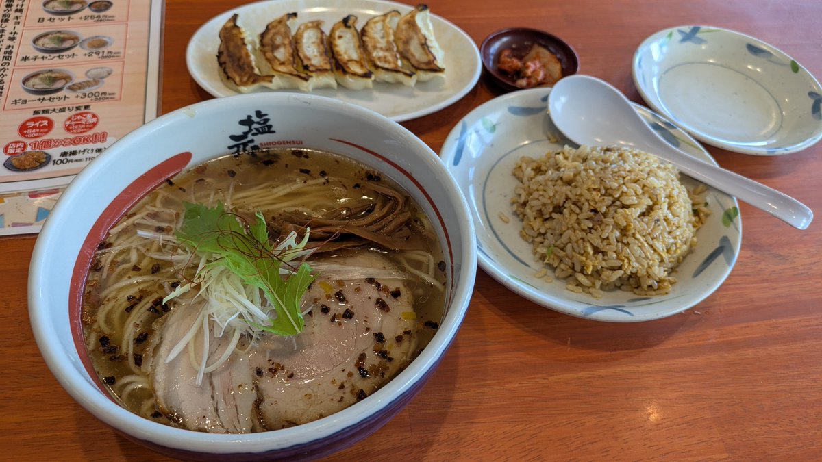 kojika_sampo's tweet image. 帰りに塩元帥でランチしました🍜🥟
#空冷ワーゲン 
#type3
#volkswagen 
#フォルクスワーゲン