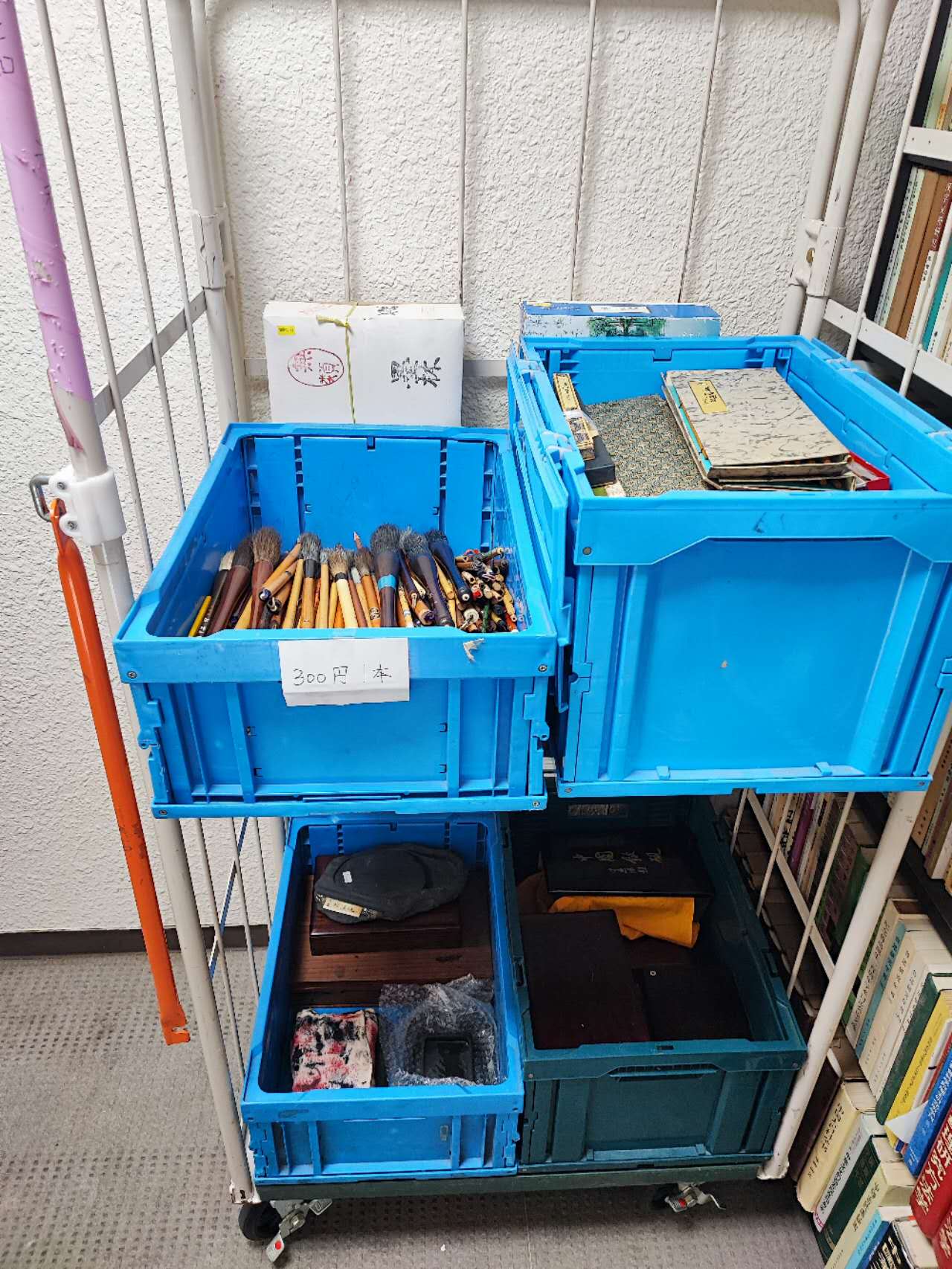 【書道関連古書】「故宮の書寶 全51冊セット」解説書含む　木製箱付き 書道関連古書】「故宮の書寶 全51冊セット」解説書含む 木製箱