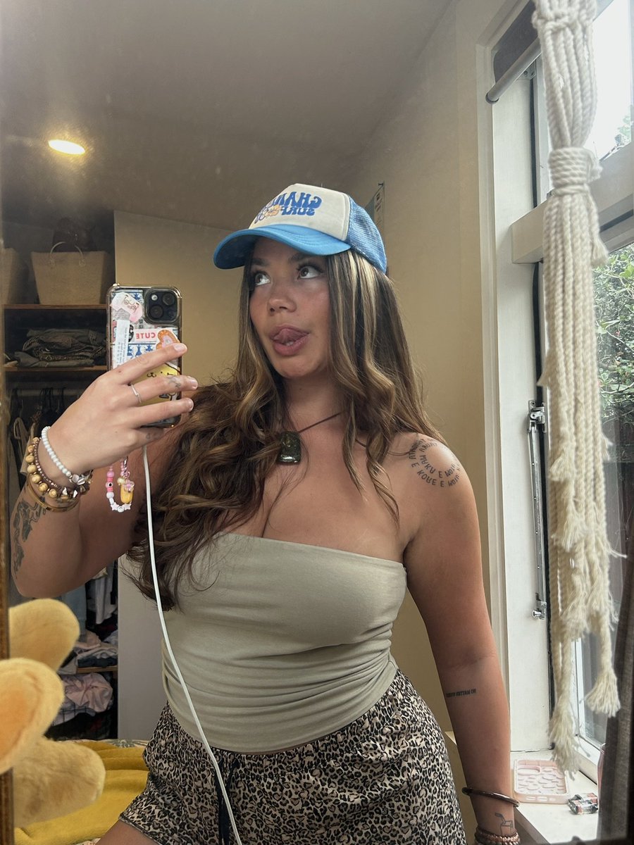 imagine me kissing u on the forehead