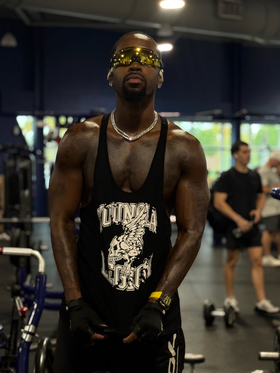 is it the chain or the chest u saw first?