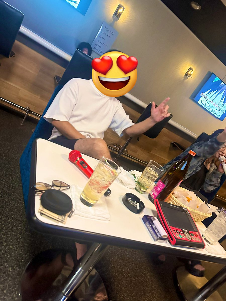 昨日ついつい飲みすぎたので早退しました🚃

さー帰って飲み行くか🍻