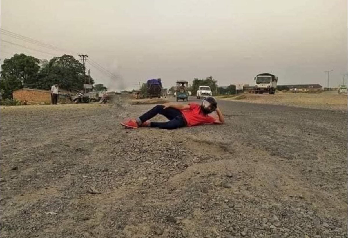 हम तो हेलमेट पहन लेंगे , आप गड्ढे कब भरोगे....😭😭😭