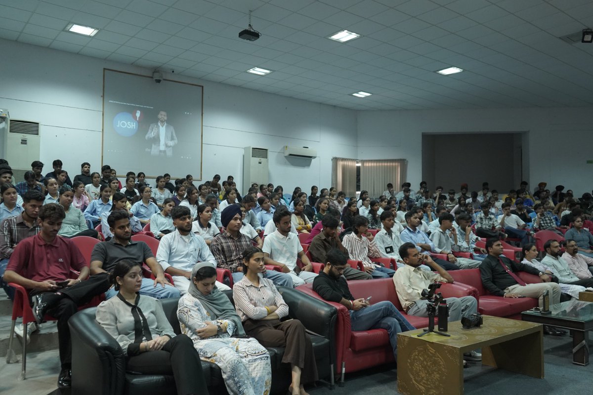 Techcadd_comp's tweet image. techcadd had the privilege of hosting a Career Counseling Awareness Program at Pyramid College — a space where guidance met aspirations!
From the warm hospitality to the enthusiasm and curiosity of the students, the entire experience was truly uplifting.
#technology #guestlecture