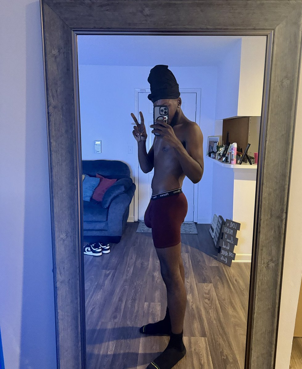 realhottboy's tweet photo. Before bed pixs🔥 excuse me I just love my body 🤣😈 https://t.co/HxDe9R6rCe