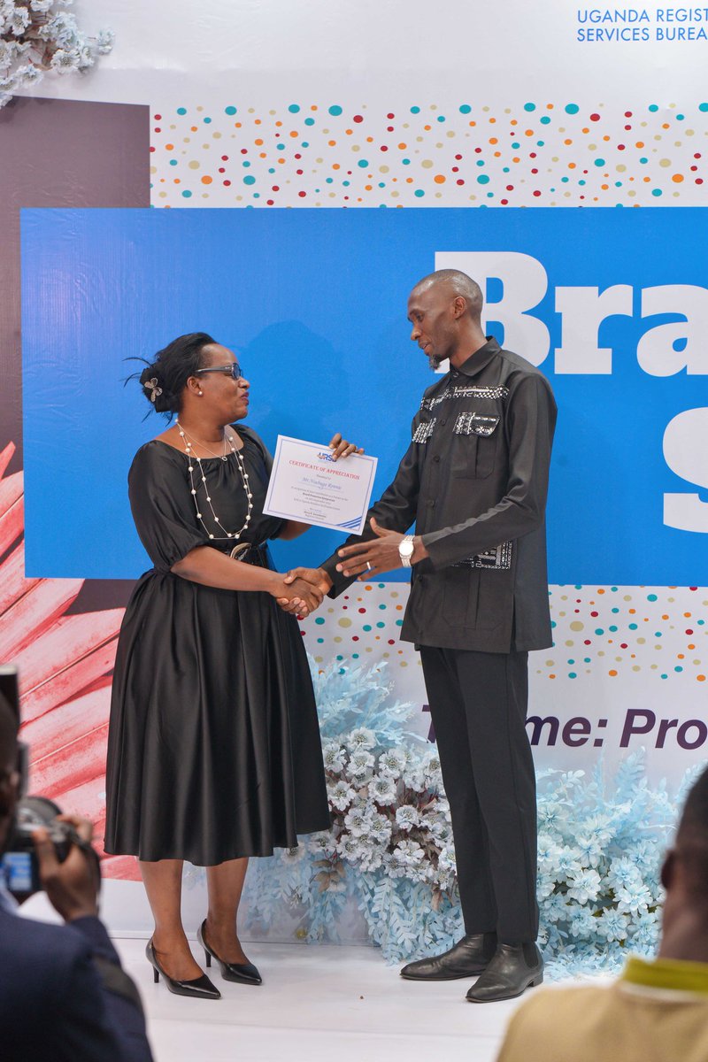 ronniensubuga0's tweet photo. After weeks of sleepless nights mobilizing fashion entrepreneurs, the Brand Protection Symposium was a triumph for Uganda’s fashion industry.
Grateful to receive a Certificate of Appreciation from the Registrar General ,a milestone in my journey with PAFA.
#CreativeOwnershipUG https://t.co/GDBU293Sk6