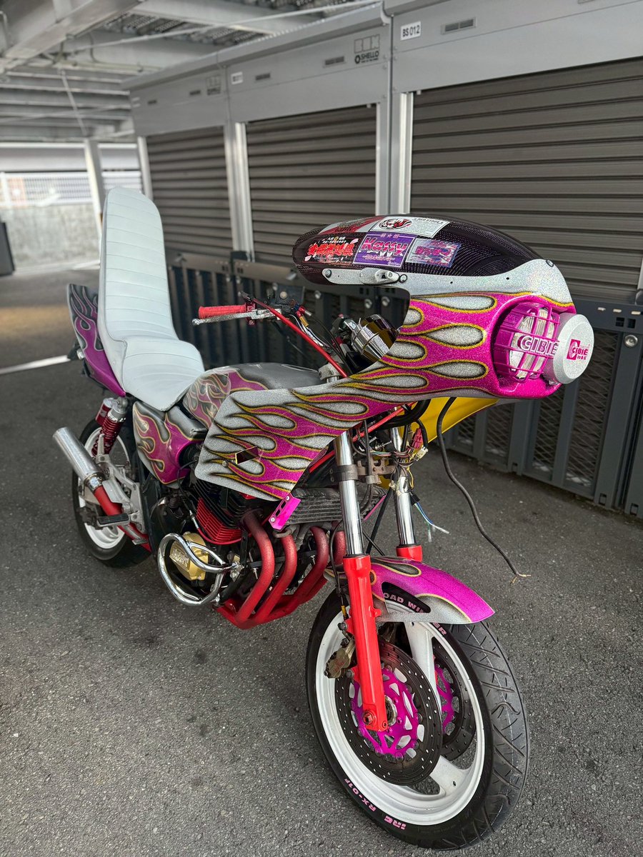 kujr400's tweet photo. デュアルの高さ位置に気にくわんけどどりあえずこれで！あとは配線等 https://t.co/BziiSn02VB