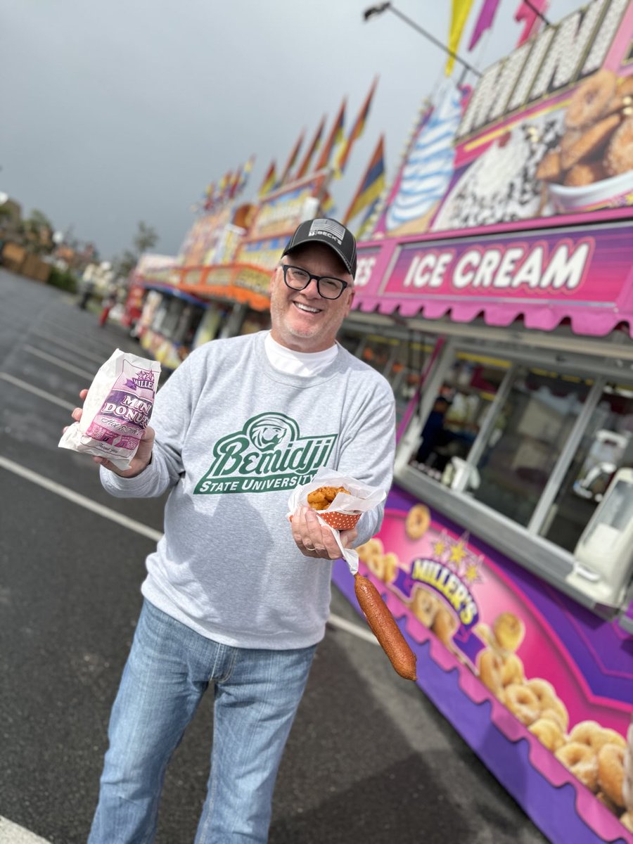 605Hanson's tweet image. Had a great experience in Bemidji, Minnesota this past weekend. The community and the people there are simply some of the best. Enjoyed a football game, seeing friends, and waking up early to hit the Headwaters of the Mississippi River. #BSU #BSUFoundation #SparklingWaters