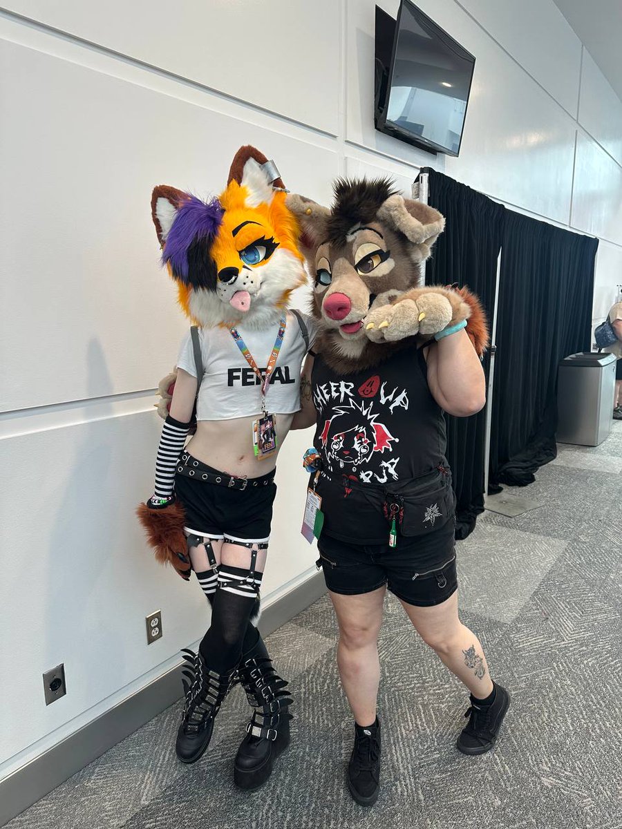 Corgizilla's tweet photo. AFC was WAY too short 😭 but I had an amazing time! Thankful for frens new &amp; old for making me a happy doggie 🥰💕
I feel refreshed &amp; loved! 🫶
#AFC2025 
@SpaceOttie @KiwiGryphon @AG_Cvetas Ara @MorganasheDog @pretty_omi https://t.co/OK9OtiFayl