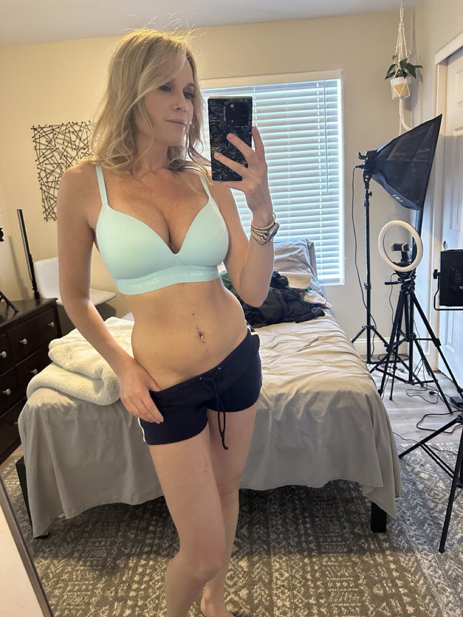 Sexy Ladies tweet media