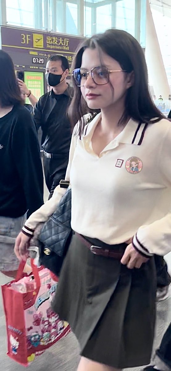 MaeNongB_TH's tweet photo. P’Bec at Nanning airport ✈️ BKK @AngelssBecky 
Take care, rest well🫶🏻

Pls 2️⃣0️⃣0️⃣ retweets 🫶🏻

REBECCA NANNING 2025
#Becky2ndFMinNanning
#beckysangels #BeckyArmstrong
#ChanelxBecky https://t.co/DbbPJwBWFl