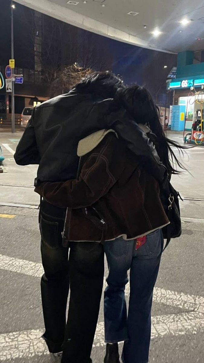 SWORDFLEUR's tweet image. vinte anos de você grudado em mim como um coala. fico feliz que você tenha nascido, meu irmão. feliz aniversário! 🤍