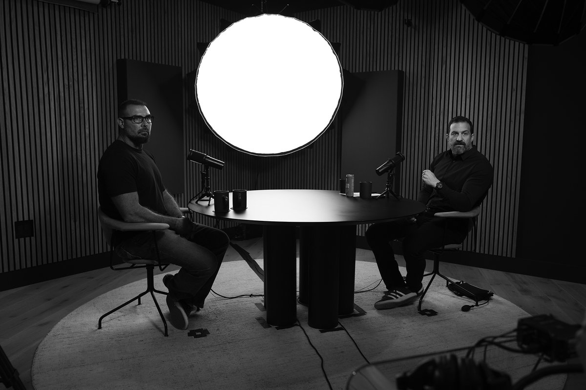 scicomm's tweet image. Tomorrow&apos;s Huberman Lab episode is with Bret Contreras, PhD, an expert in building muscle and improving strength. @hubermanlab and @bretcontreras cover strategies for putting on muscle in desired areas (aka &quot;selective hypertrophy&quot;), improving weak spots and imbalances and how to…