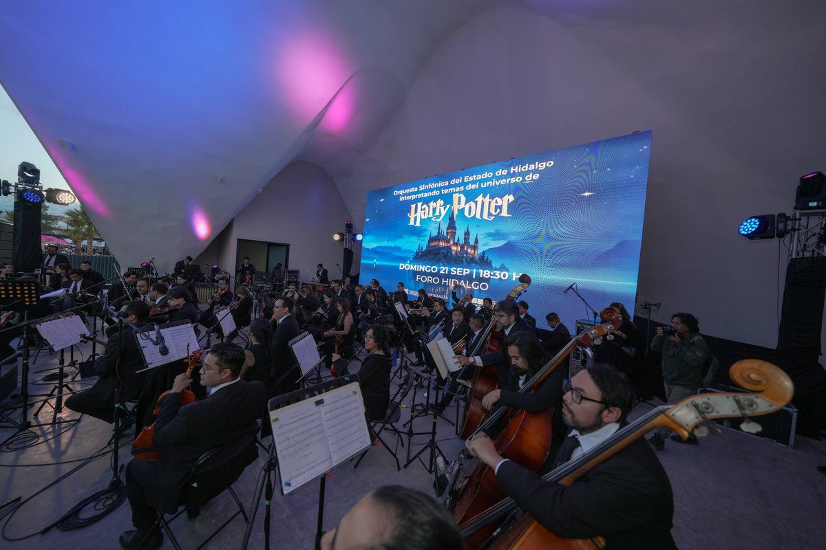 juliomenchaca_'s tweet image. Con lleno total, el #ParqueCulturalHidalguense fue escenario de una noche mágica. 🪄✨

Las familias hidalguenses disfrutaron de la Orquesta Sinfónica del Estado de Hidalgo, que los transportó al universo musical de Harry Potter. ⚡️

¡Esperen más eventos!

#PrimeroElPueblo