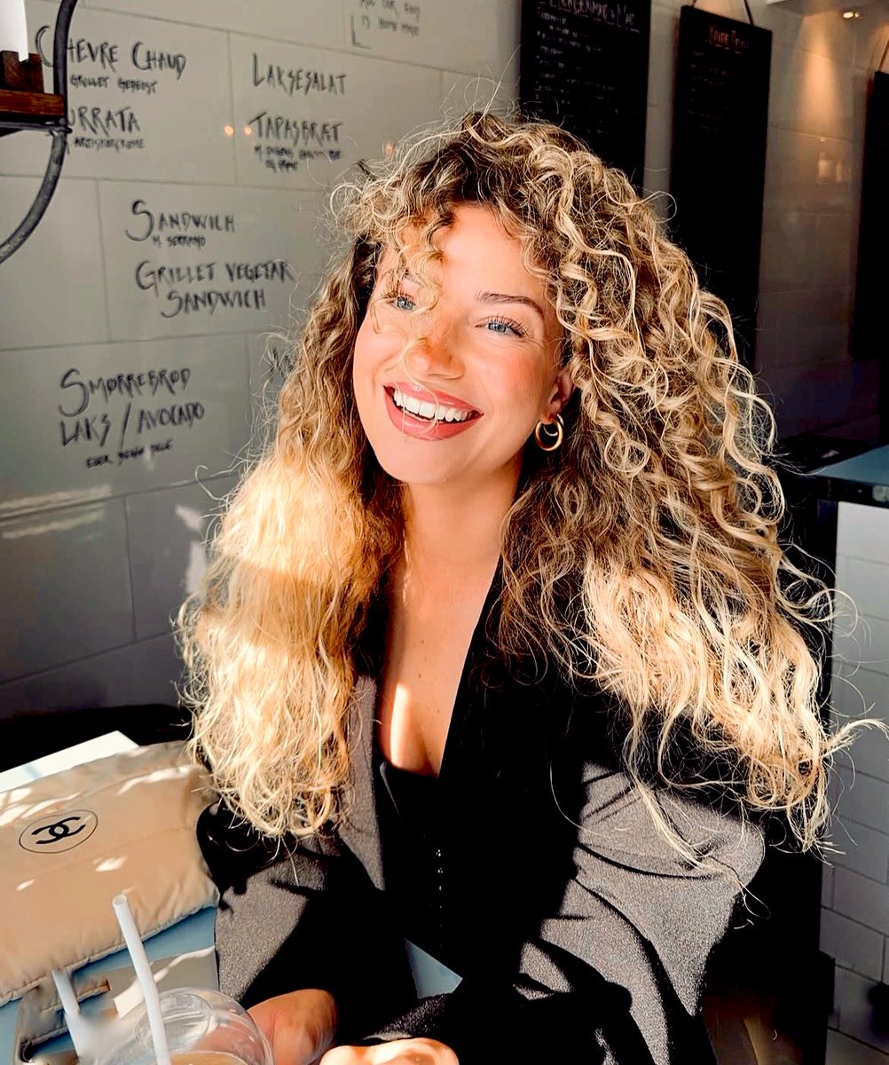 Sevgiye, iyiliğe, dostluğa, güzel insanlara…

Mutlu Haftalar
GÜNAYDIN…🧡🦋🔆