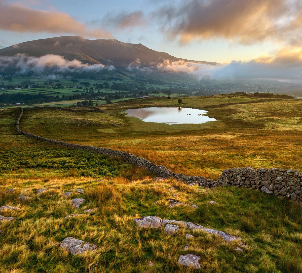 Morning everyone I hope you are. What a difference the return of some sunshine makes. Views across Tewet Tarn towards Blencathra.  Have a great day.

#LakeDistrict