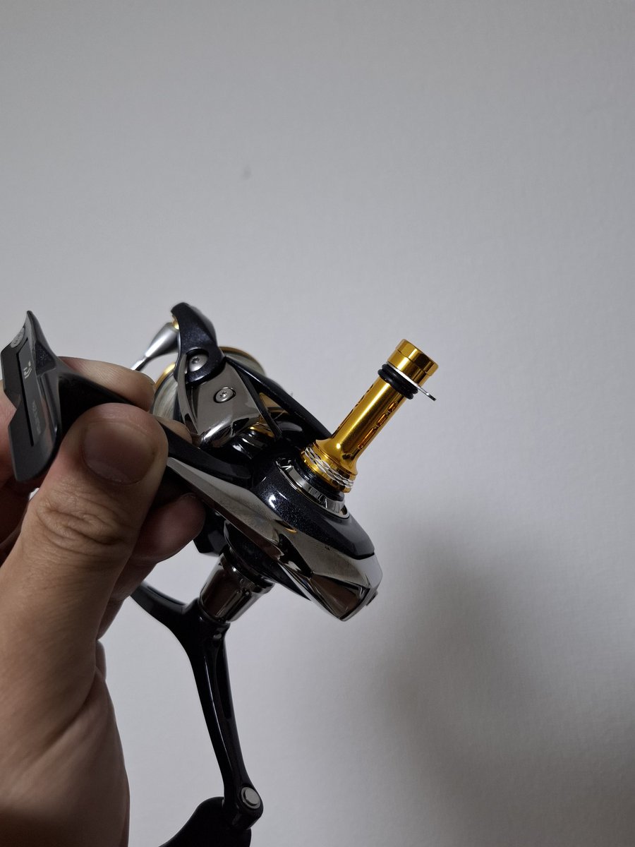 釣りいけてないけどなぜか釣具が増えていく()
今回はポイントで買ったためノーダメ
前々から欲しかったリールスタンド！
ちょいメッキ強い？