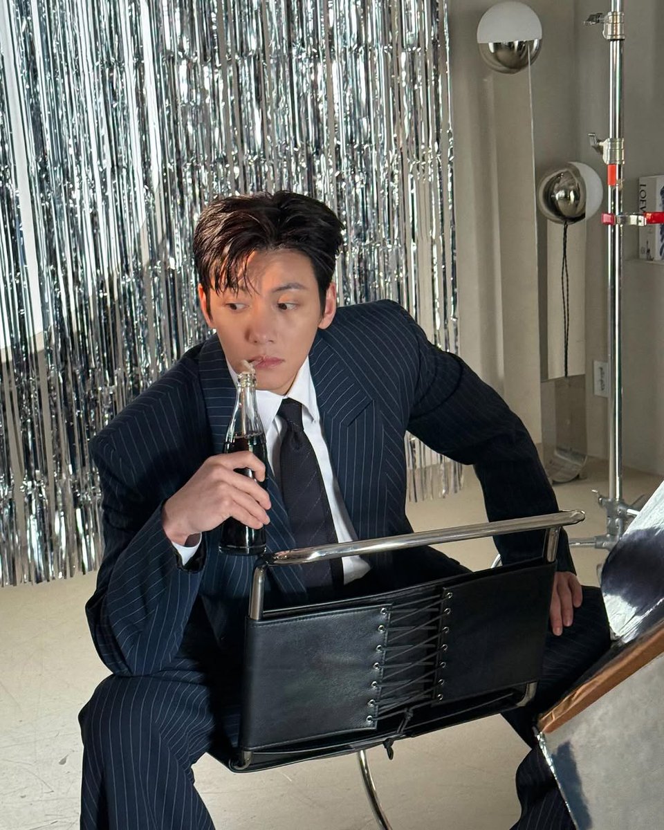 오늘부터 시나리오 전시 시작 🖤 더현대에서 2월 9일까지 만나요 w_scenario