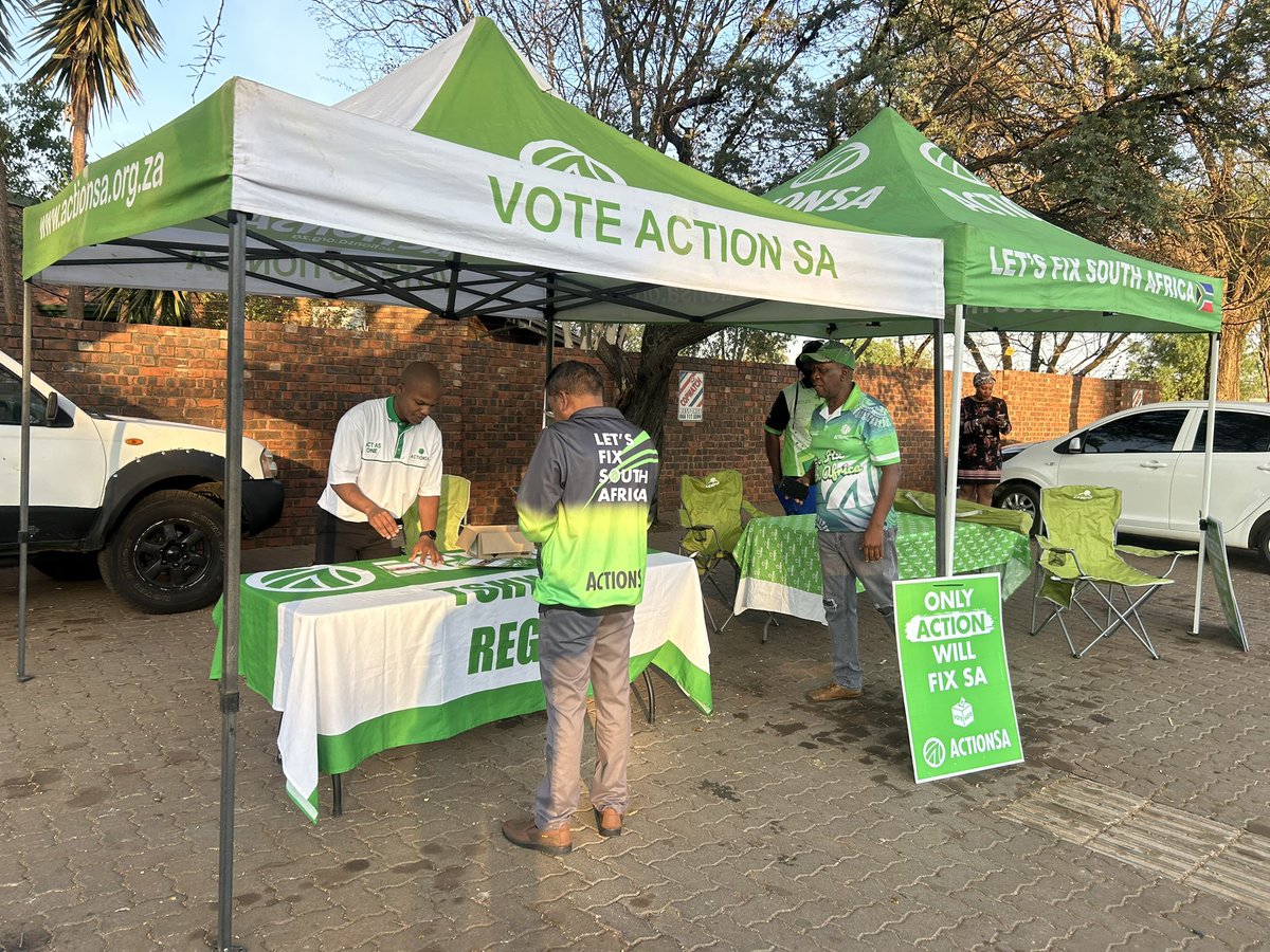 ActionSATshwane's tweet photo. [HAPPENING NOW] ActionSA councillors have set up a #servicedelivery desk at Centurion Primary School, Zwartkop this morning. 

Do approach is for any seevice delivery issues you might have. #CenturionMatters https://t.co/A4L5o0SdAx