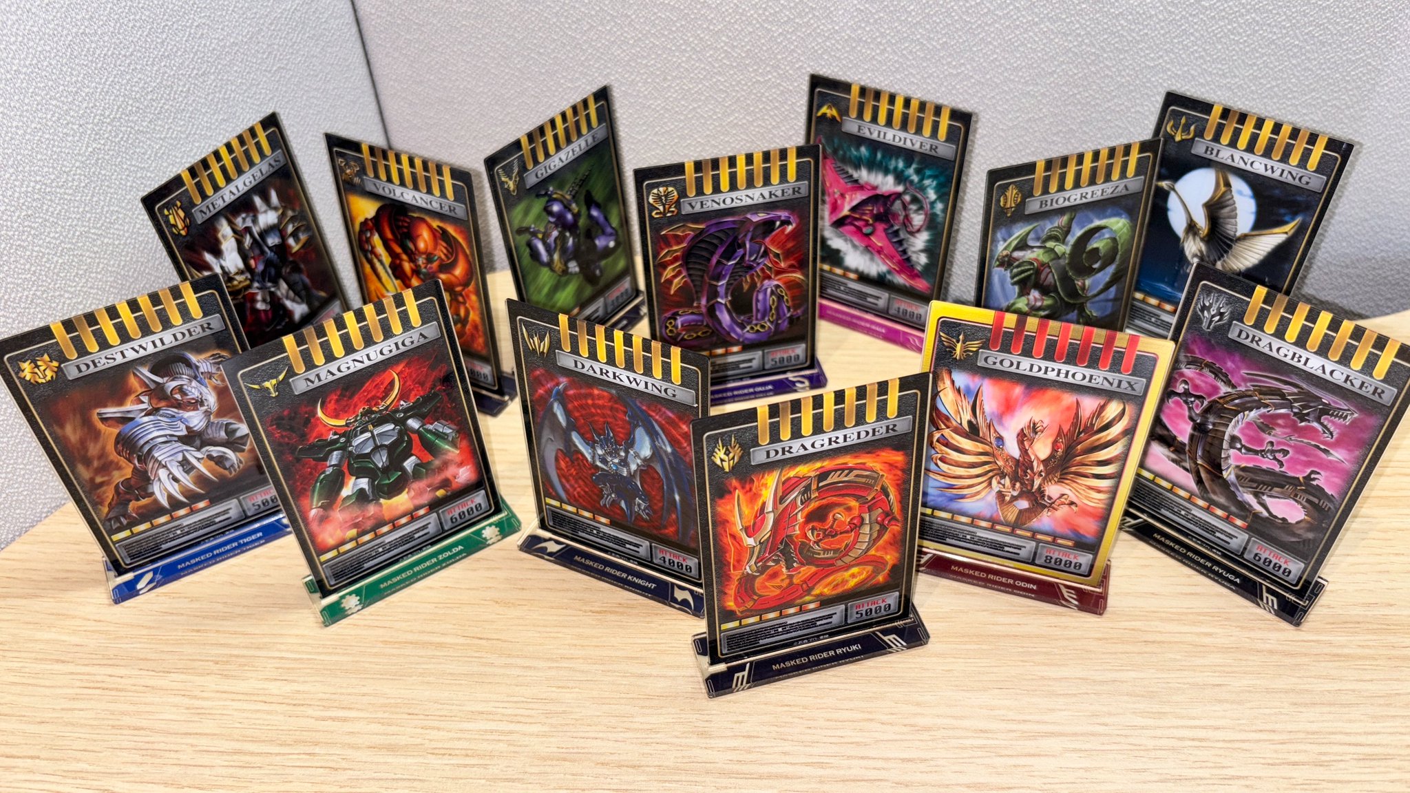 アクリルディスプレイスタンド ミラーワールド 真骨彫龍騎 背景