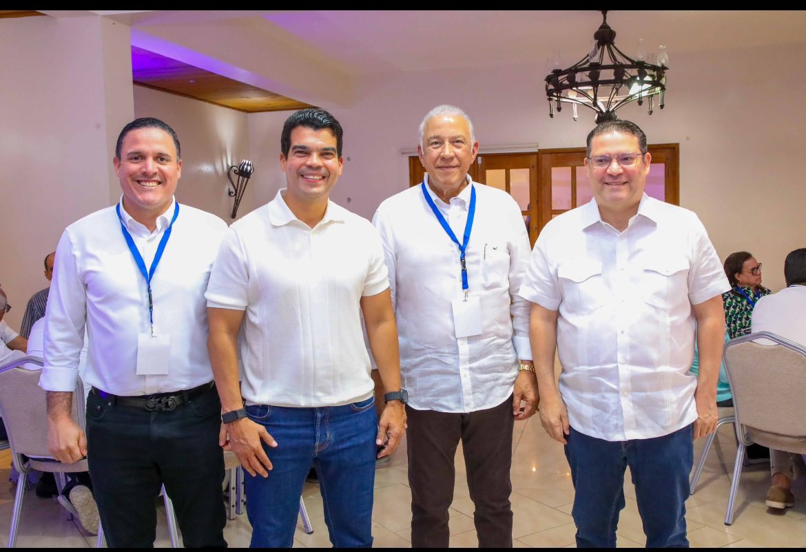 3/5 El <a href="/PRM_Oficial/">PRM</a> en ese encuentro no tocaron un solo tema de mejora sobre los problemas del país, más bien; Estrategia de cómo llegar al 2036. #Jarabacoa  <a href="/PLDenlinea/">PLD</a> <a href="/FPcomunica/">@Fuerza del Pueblo (FP)</a> <a href="/ZOLFM1065/">ZOL 106.5 FM</a> <a href="/z101digital/">Z101 Digital</a> #Cualeslogros. Entre asesores y elecciones 2028. <a href="/IvanDuque/">Iván Duque 🇨🇴</a> <a href="/SIN24Horas/">Noticias SIN</a>