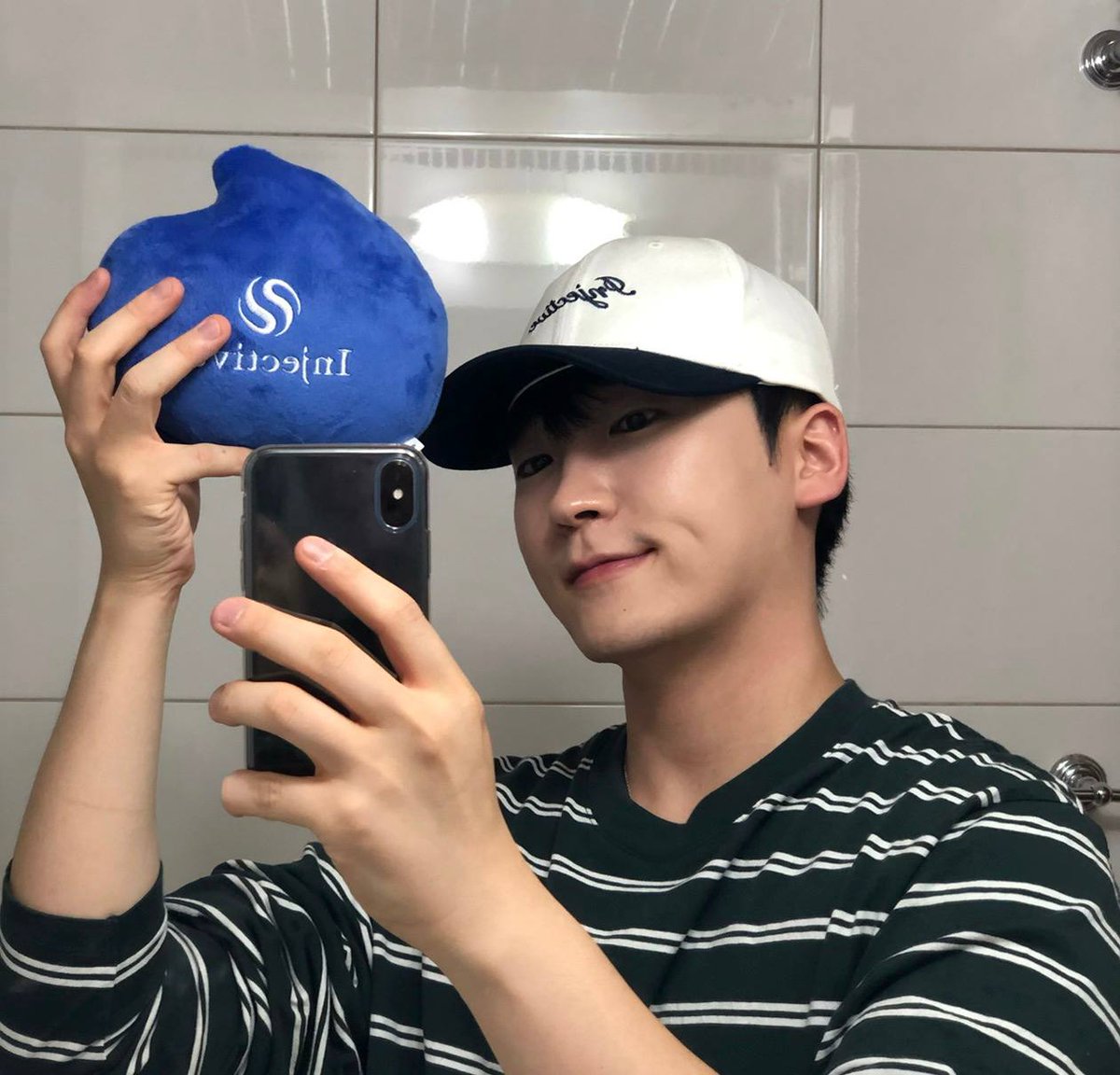 0xblackluke's tweet image. 오늘 저녁 지우님( @jiwoo_jun )님의 초대로 @KaitoAI 소셜밋업에 참여합니다 !

오늘 &quot; LUKE🌸 &quot;를 보신다면.. 우리 인사해요, 저 왕따에요 🥹

나의 사랑 @Kindred_AI , @Hyperpiexyz_io 

그리고 참여 프로젝트에 @SentientAGI  ?!?!?!

#kindred l #sentient l #hyperpie l #iPhone l #iphone17