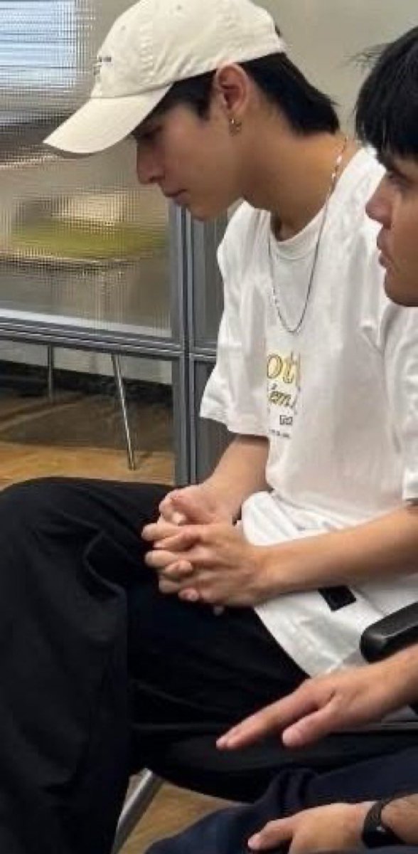 erza_scarlex's tweet photo. KEN'S  IG story  yung t-shirt ni JAH .. Si JAH ... Then sighting ni JAH nag nag la like ng mga rally so panomg hindi bumoboses ang dalawa???? Wag kayong ano Jan bukod sa malandi sila may paki sila sa bayan ... Mga animal  tumigil kayo. 

#KENTIN https://t.co/f8I9Ml64Ls