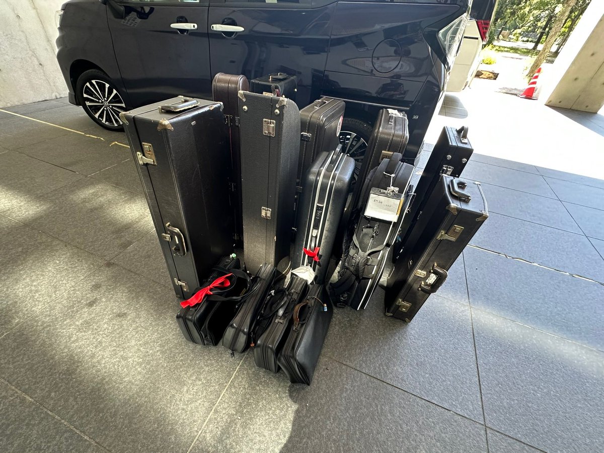 部員数が多いと一度に出される修理本数も多かったりします

本日は15本お預かり

これからは演奏会やアンサンブルシーズン

良いコンディションで練習できるようサポートに全力を尽くします