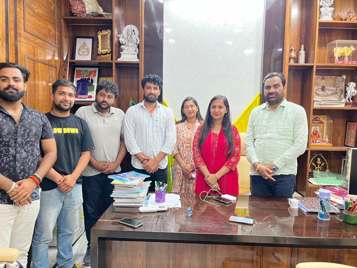 दिल्ली विश्वविद्यालय छात्रसंघ चुनाव में निर्दलीय प्रत्याशी रही छोटी बहन उमांशी लांबा ने नागौर आवास पर शिष्टाचार भेंट की ।
<a href="/Umanshilamba001/">Umanshi Lamba</a>